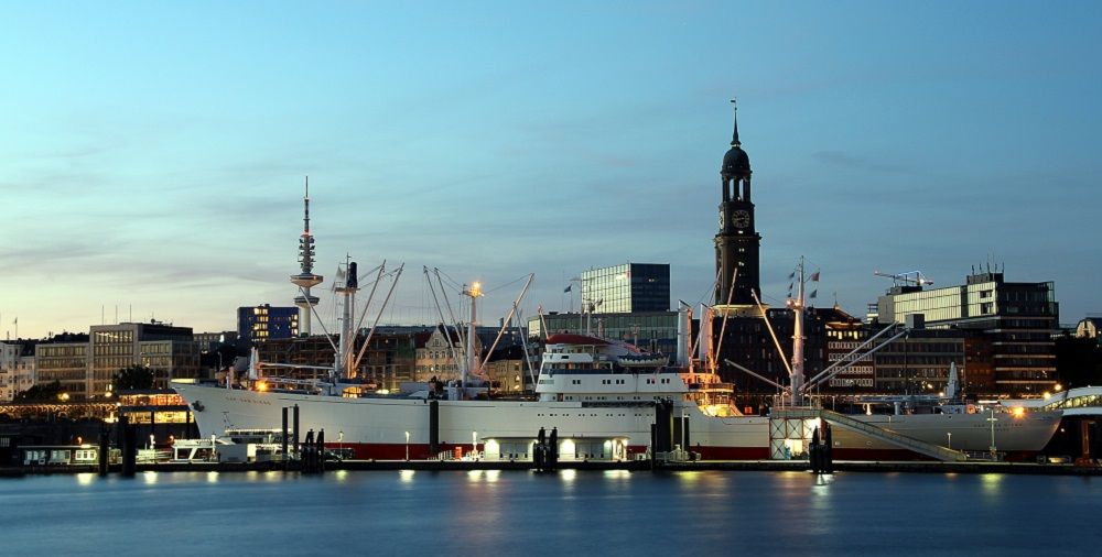 Hafen in Hamburg bei Nacht