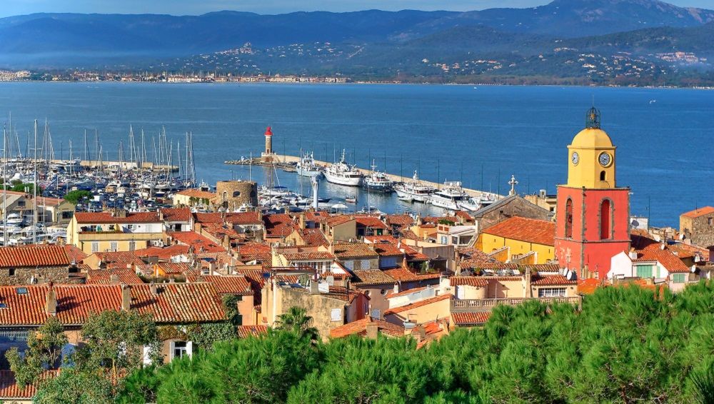 Blick auf St. Tropez an der Cote d´azur