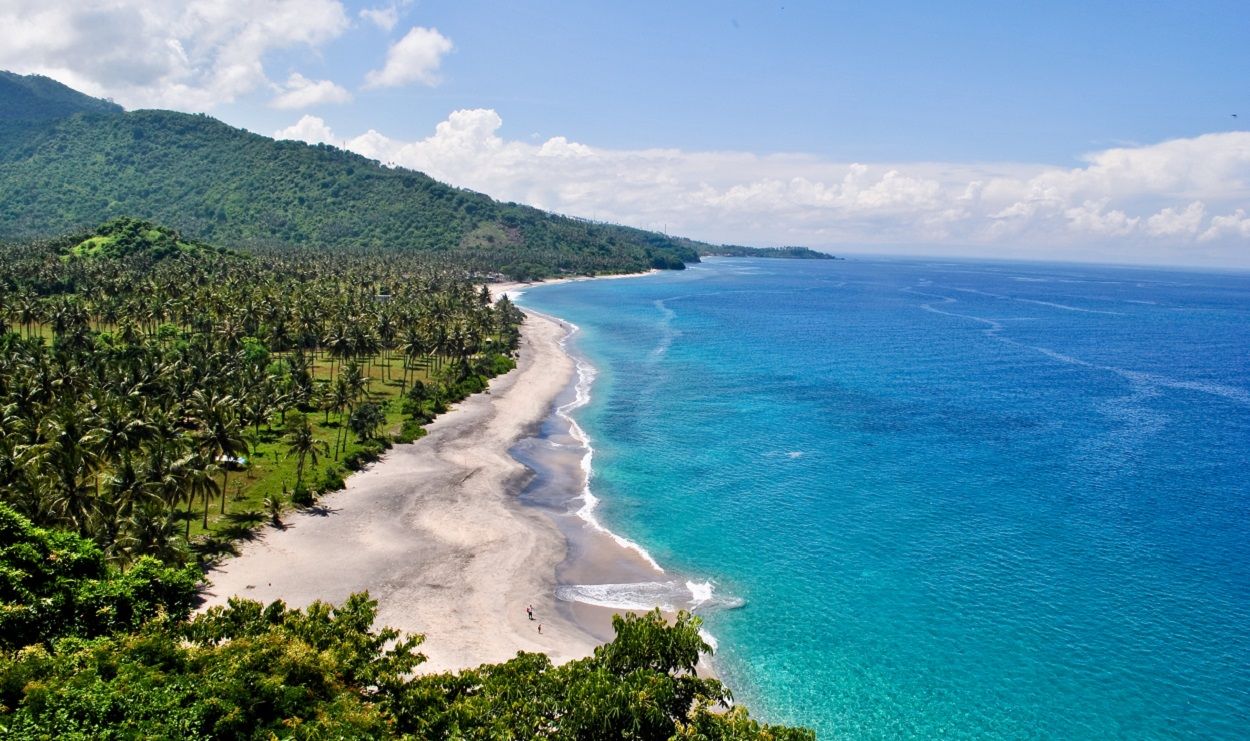 Blick über den Strand auf Lombok