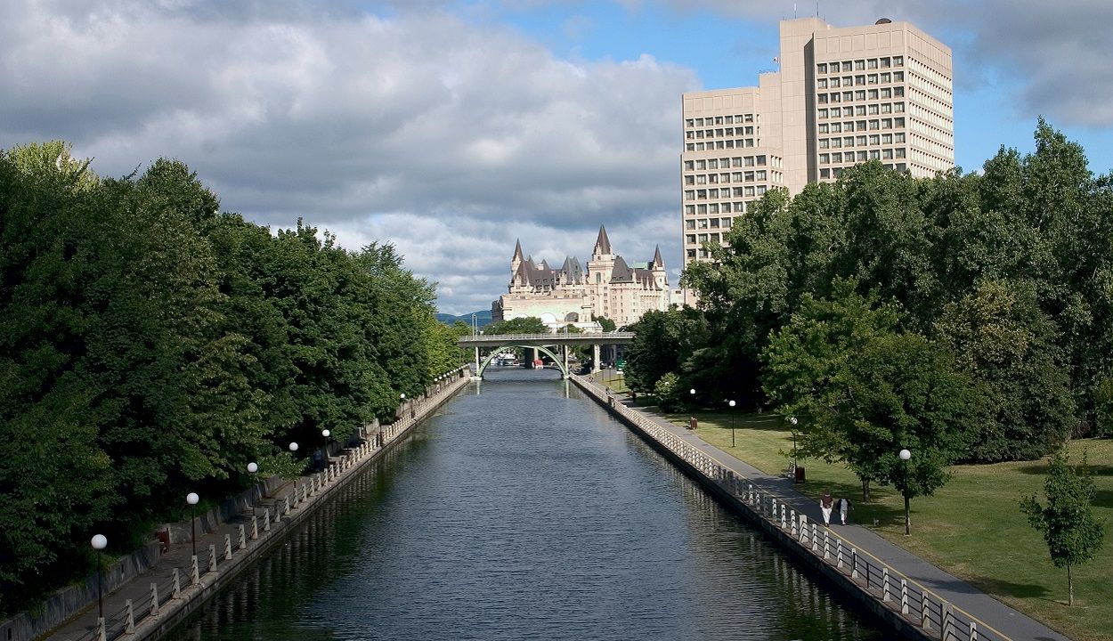 Städtereise nach Ottawa mit Spaziergang am Rideau-Kanal