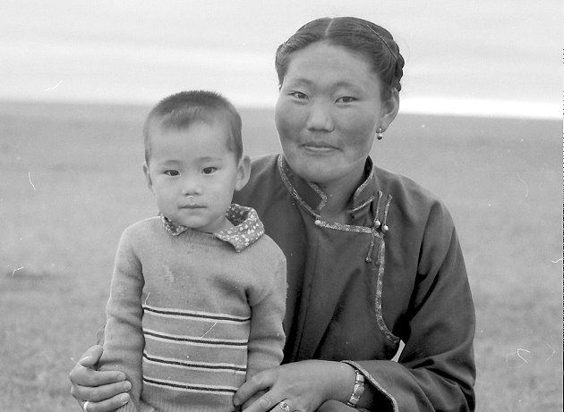Mongolin mit Sohn
