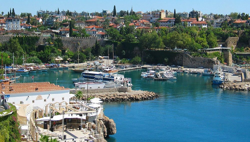 Die Städtereise nach Antalya kombiniert mit einem Badeurlaub